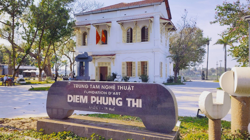 trung-tam-nghe-thuat-diem-phung-thi