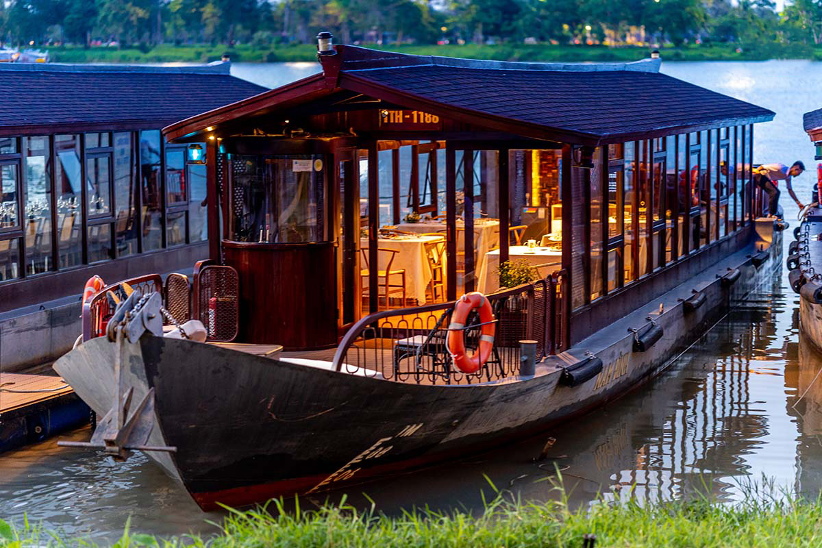 du-thuyen-nam-xuan-moon-river