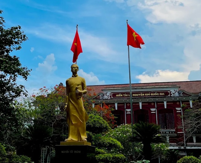 truong-quoc-hoc-hue-1