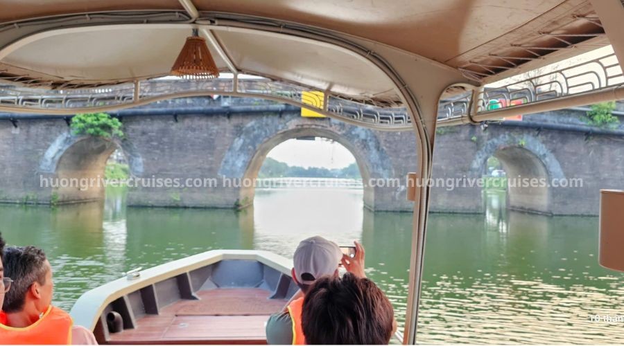 thuyen-dien-hue-e-boat-feniko